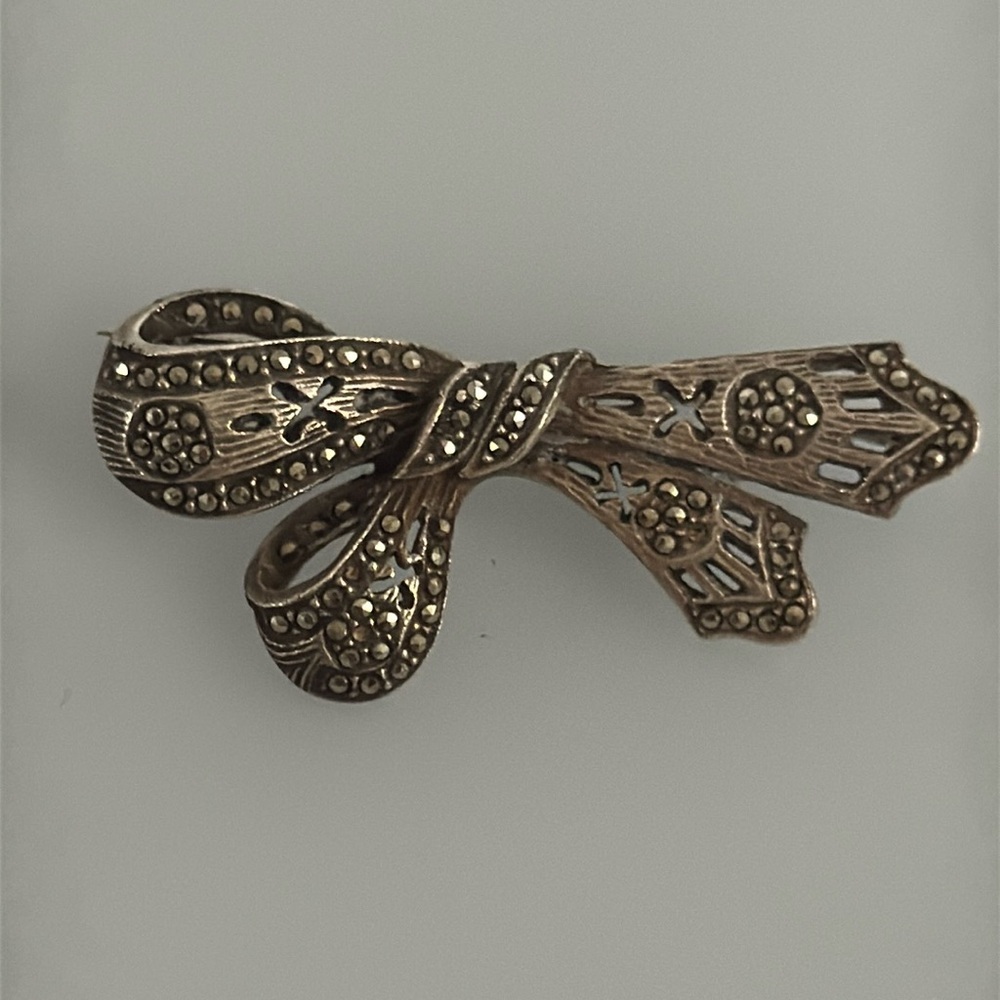 Elegant Bow 925 Sterling Silver Brooch